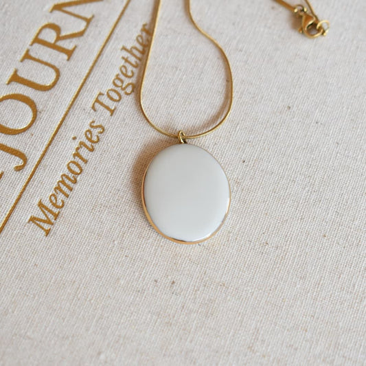Medallion necklace