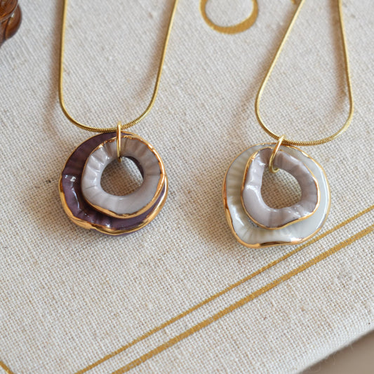 Color duet necklace