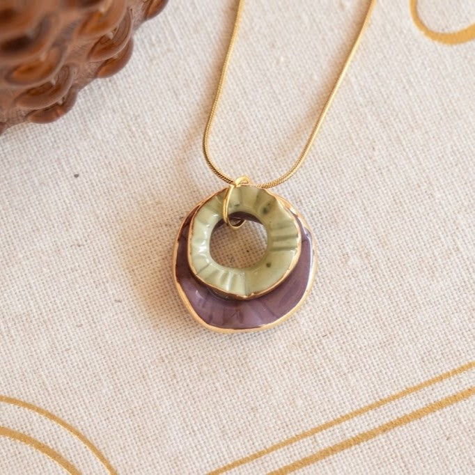 Color duet necklace