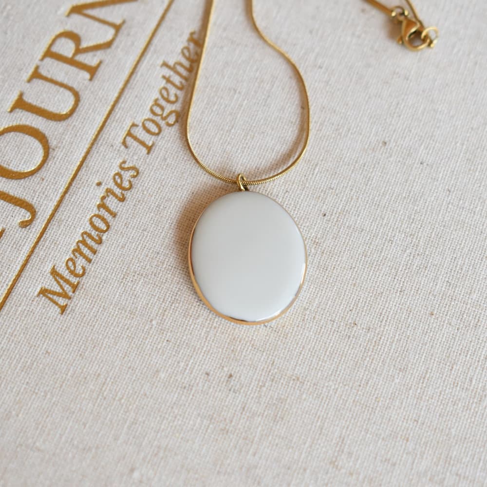 Medallion necklace