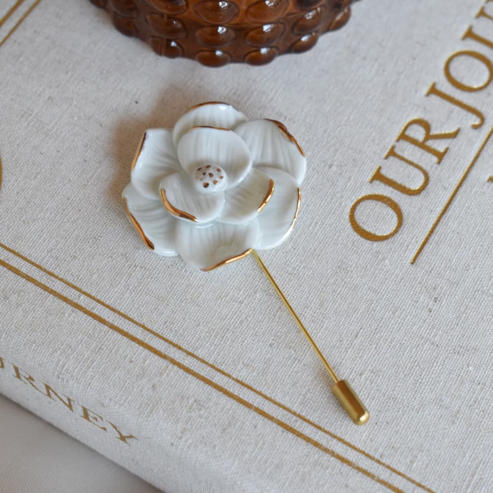 Floral brooch