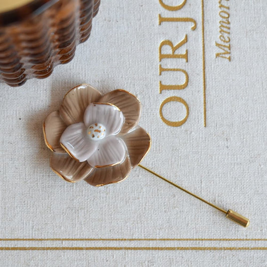 Floral brooch