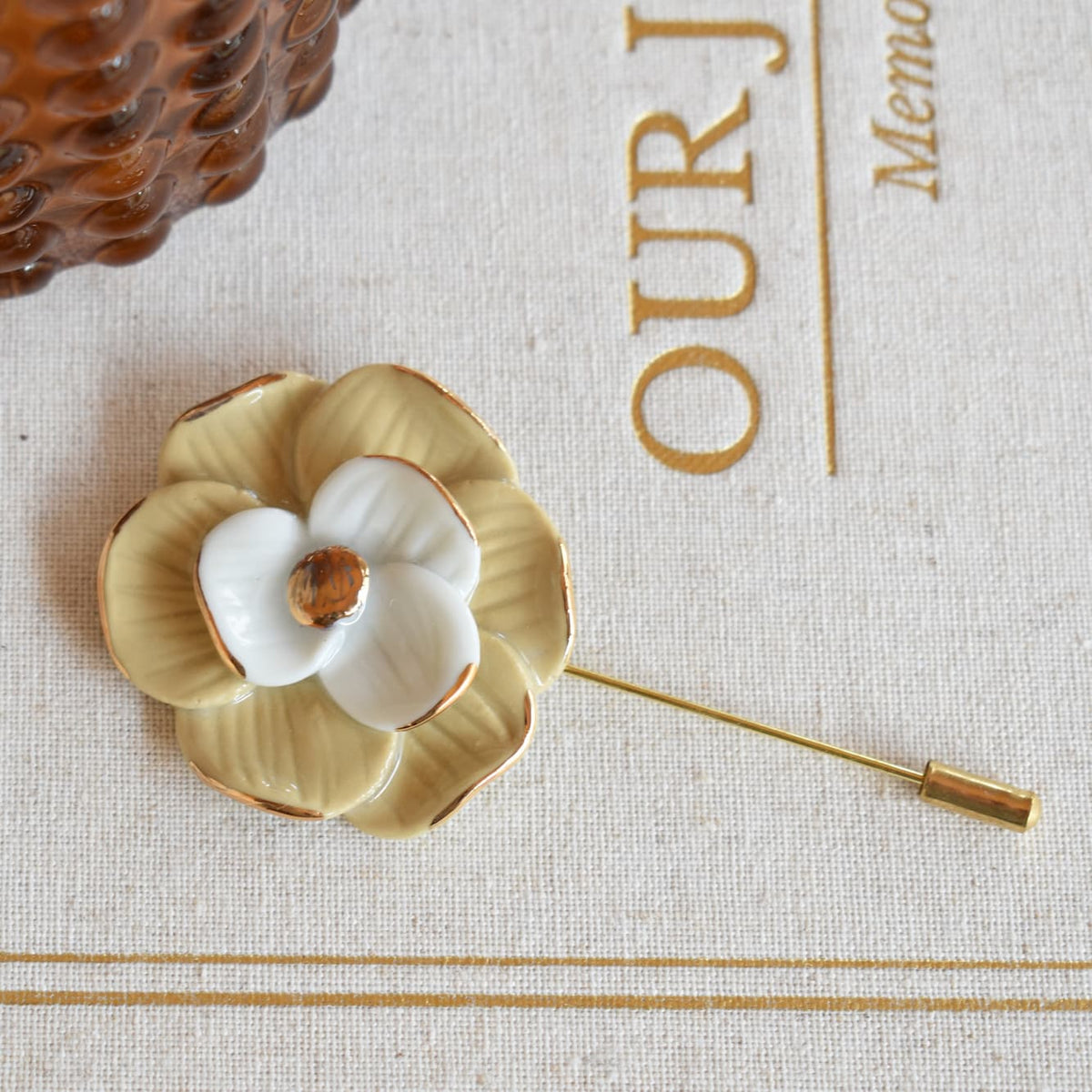 Floral brooch