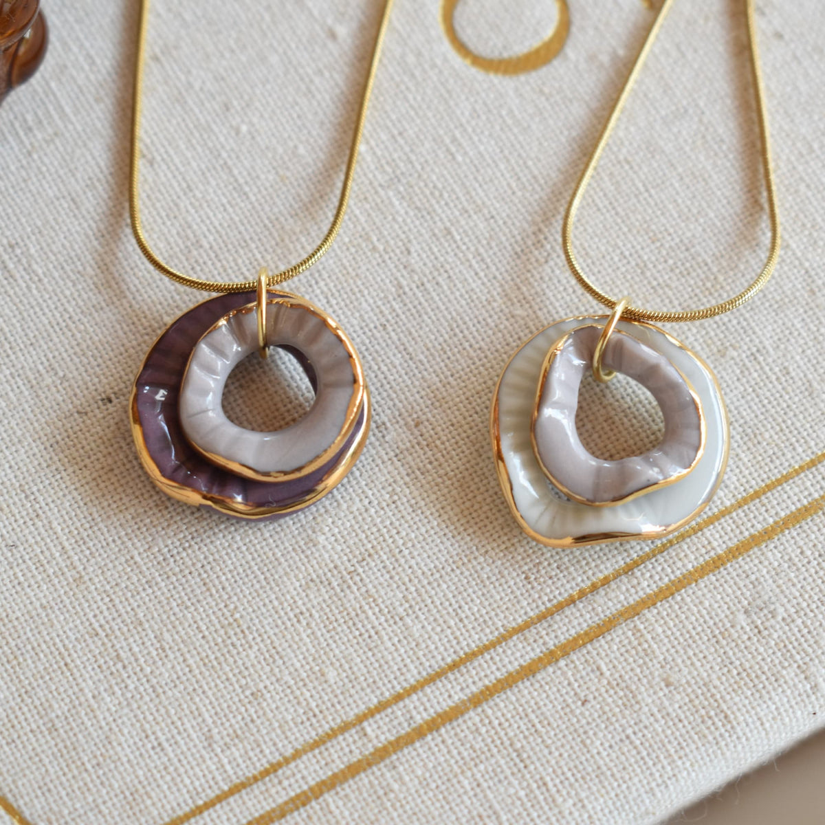 Color duet necklace