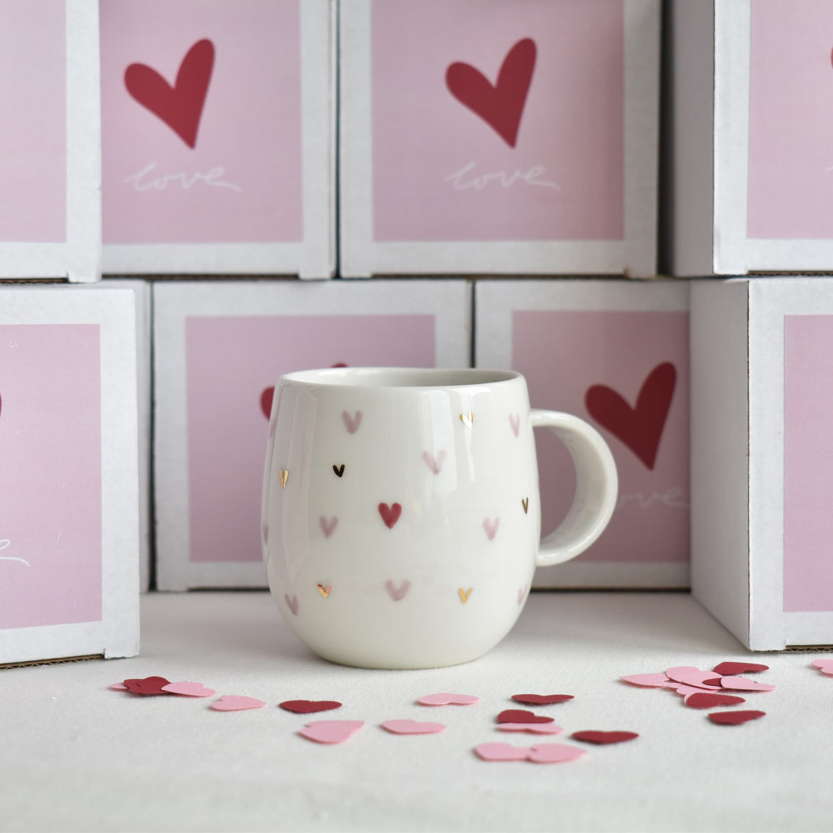 Love mug detail – heartfelt motif with 24k gold ceramic decoration, by Joska Handmade