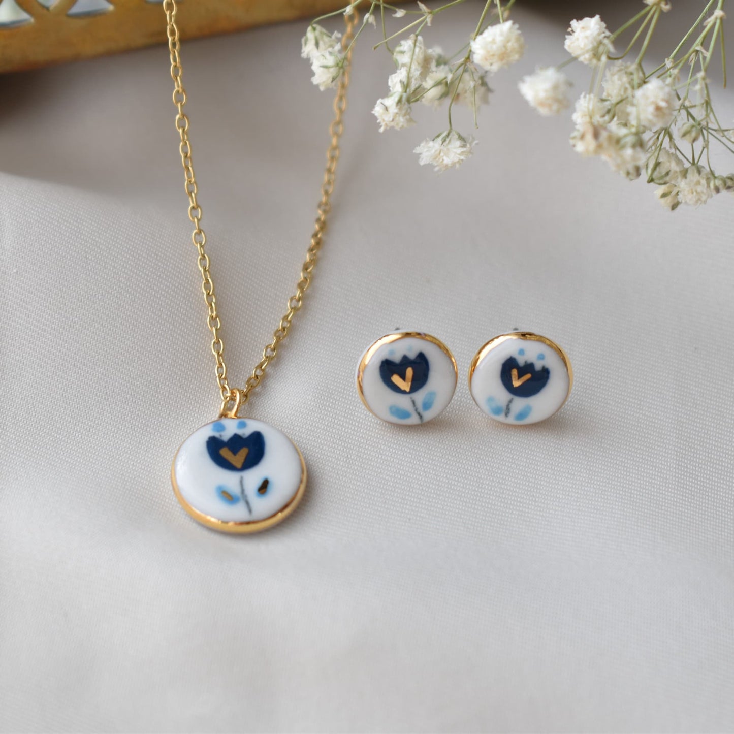 Necklace tulip