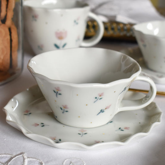 Petit Crème mug detail – soft creamy tones with 24k gold ceramic decoration, by Joska Handmade
