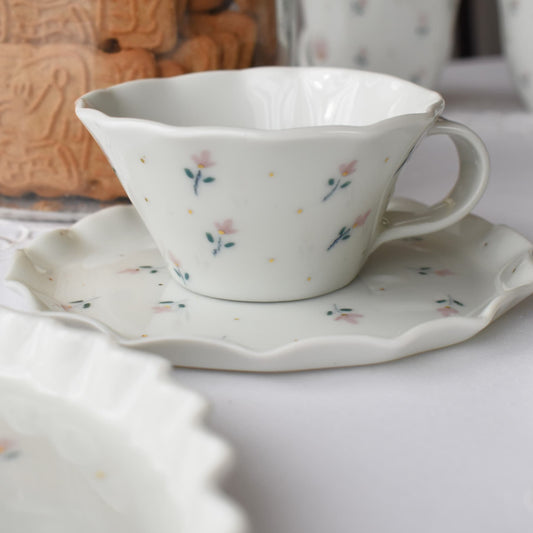 Petit Crème – handmade porcelain mug with 24k gold, by Joska Handmade