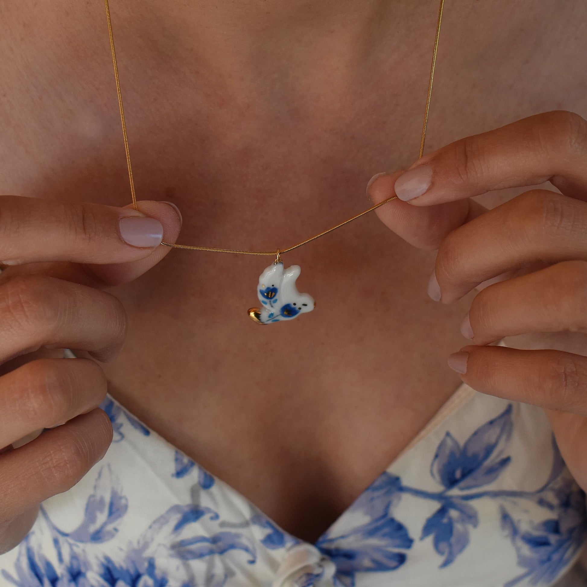 ove Freedom necklace side view – handcrafted porcelain with 24k gold, by Joska Handmade